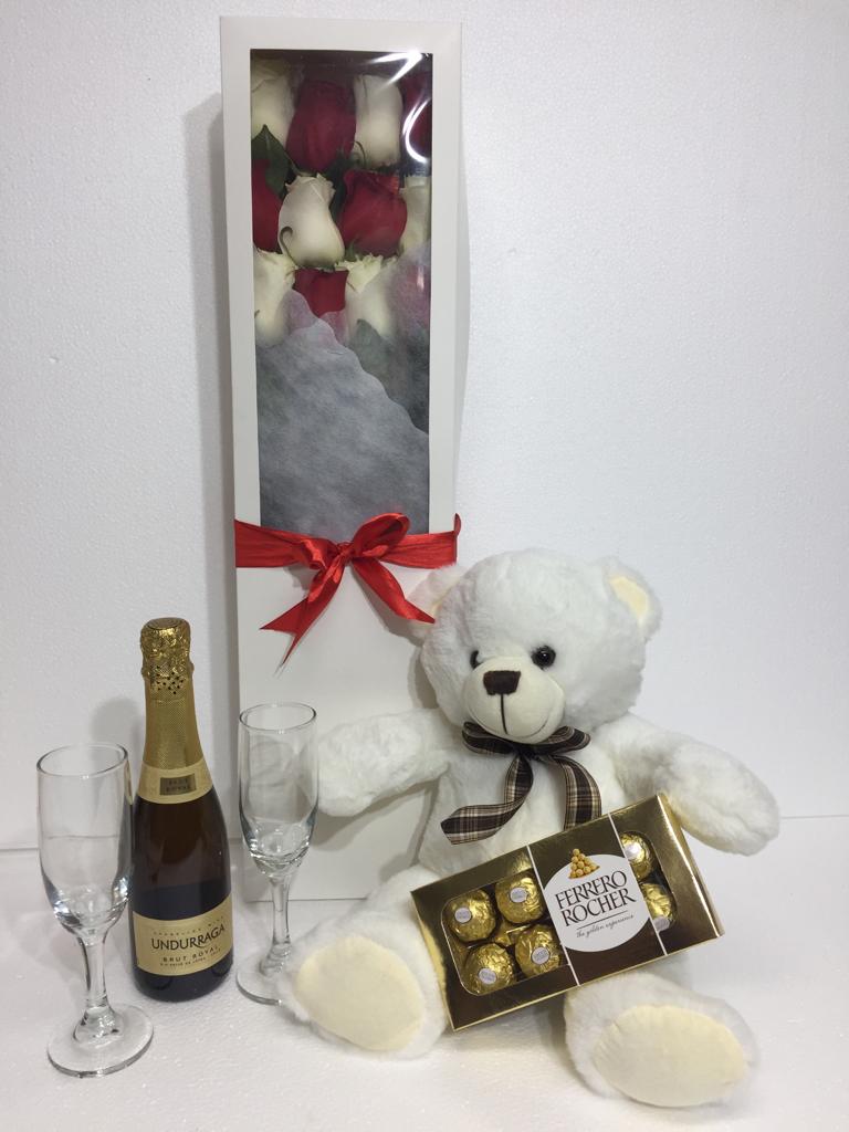 Caja con 12 Rosas ms Bombones Ferrero Rocher 100 Grs, Champagne de 375 cc, 2 Copas y Peluche blanco 26cm